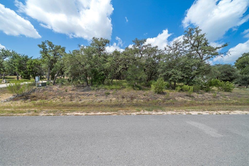 View 1345 Merlot in Vintage Oaks 1345 Merlot - property photo 1 - Luxury lot in Vintage Oaks, New Braunfels, TX