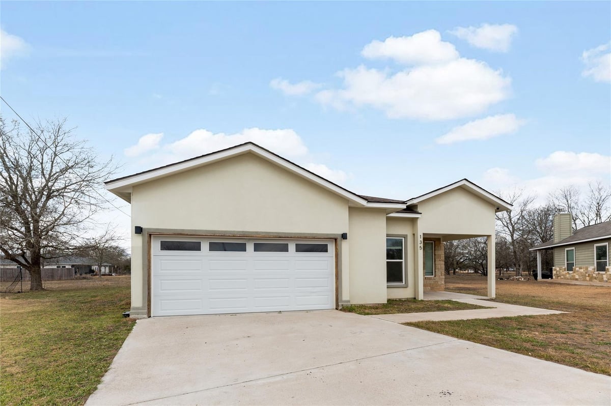Living area at 135 Koele Ct - 4 bed 2 bath home