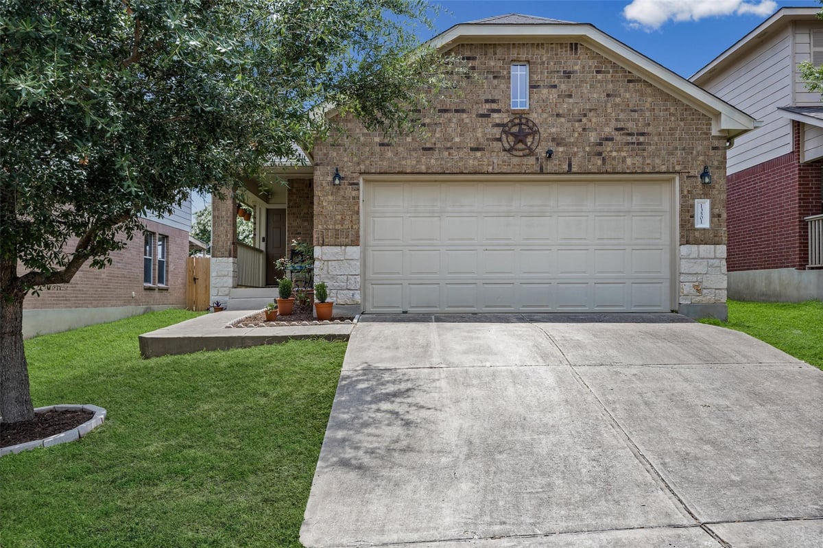 13501 Lismore LN - front exterior - Luxury home in Cantarra Sec 01, Pflugerville, TX