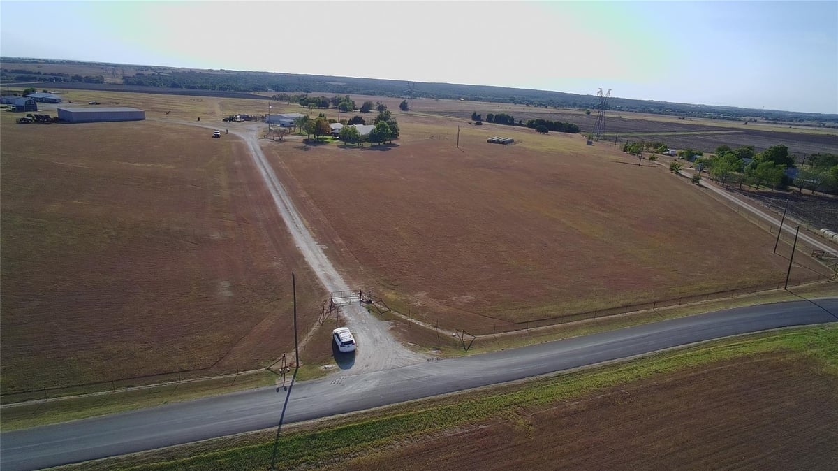 View 1351 Cr 320 in N/A 1351 Cr 320 - property photo 1 - Luxury home in N/A, Granger, TX