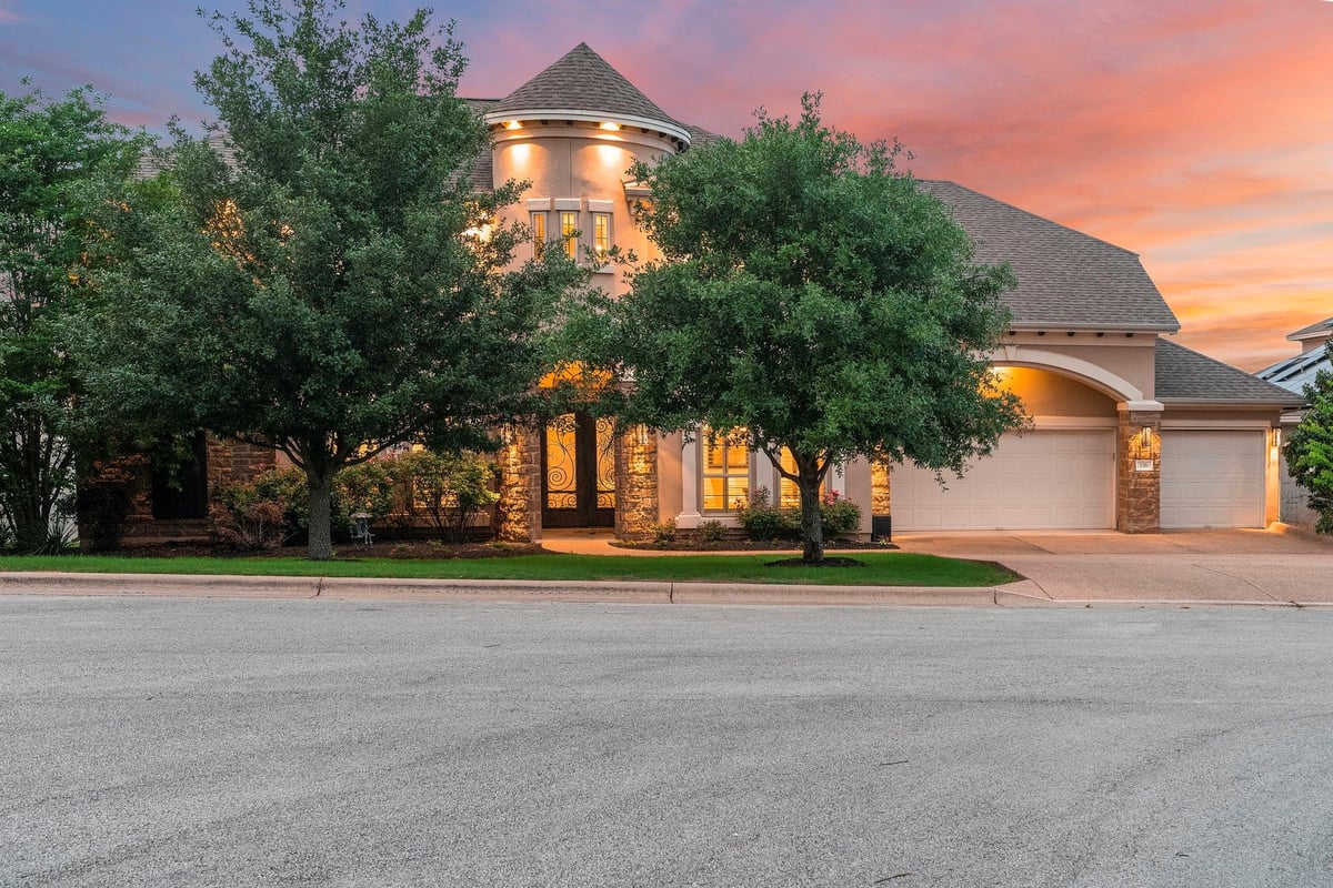 View 136 Finnel Cv in Reunion Ranch Sec 1 136 Finnel Cv - front exterior - Luxury home in Reunion Ranch Sec 1, Austin, TX