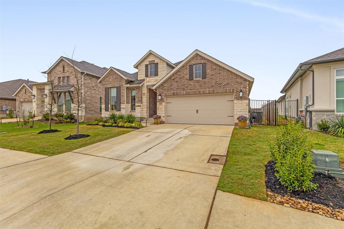 Living area at 136 Lenera Dr - 4 bed 3 bath home
