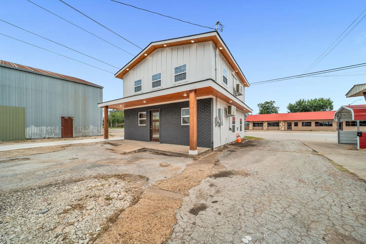 View 136 S Caldwell-A St in OT Giddings 136 S Caldwell-A St - front exterior - Luxury home in OT Giddings, Giddings, TX