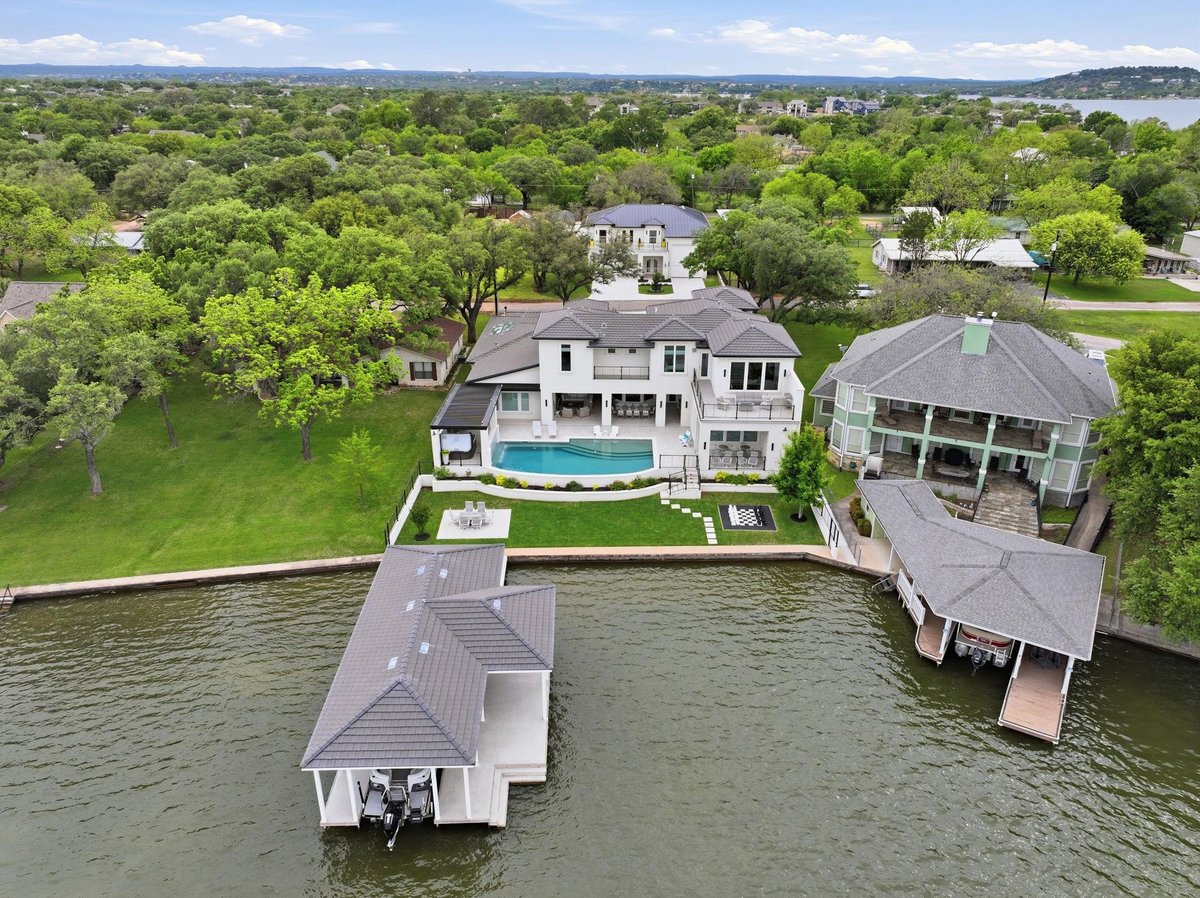 View 136 S Shorewood Dr in Tanglewood 136 S Shorewood Dr - backyard with 136 S Shorewood Dr in Granite Shoals - Luxury home in Tanglewood, Granite Shoals, TX