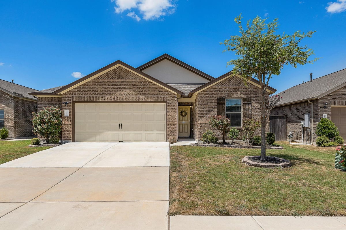 13612 Bullhorn Acacia PASS - property photo 1 - Luxury home in Shadowglen, Manor, TX