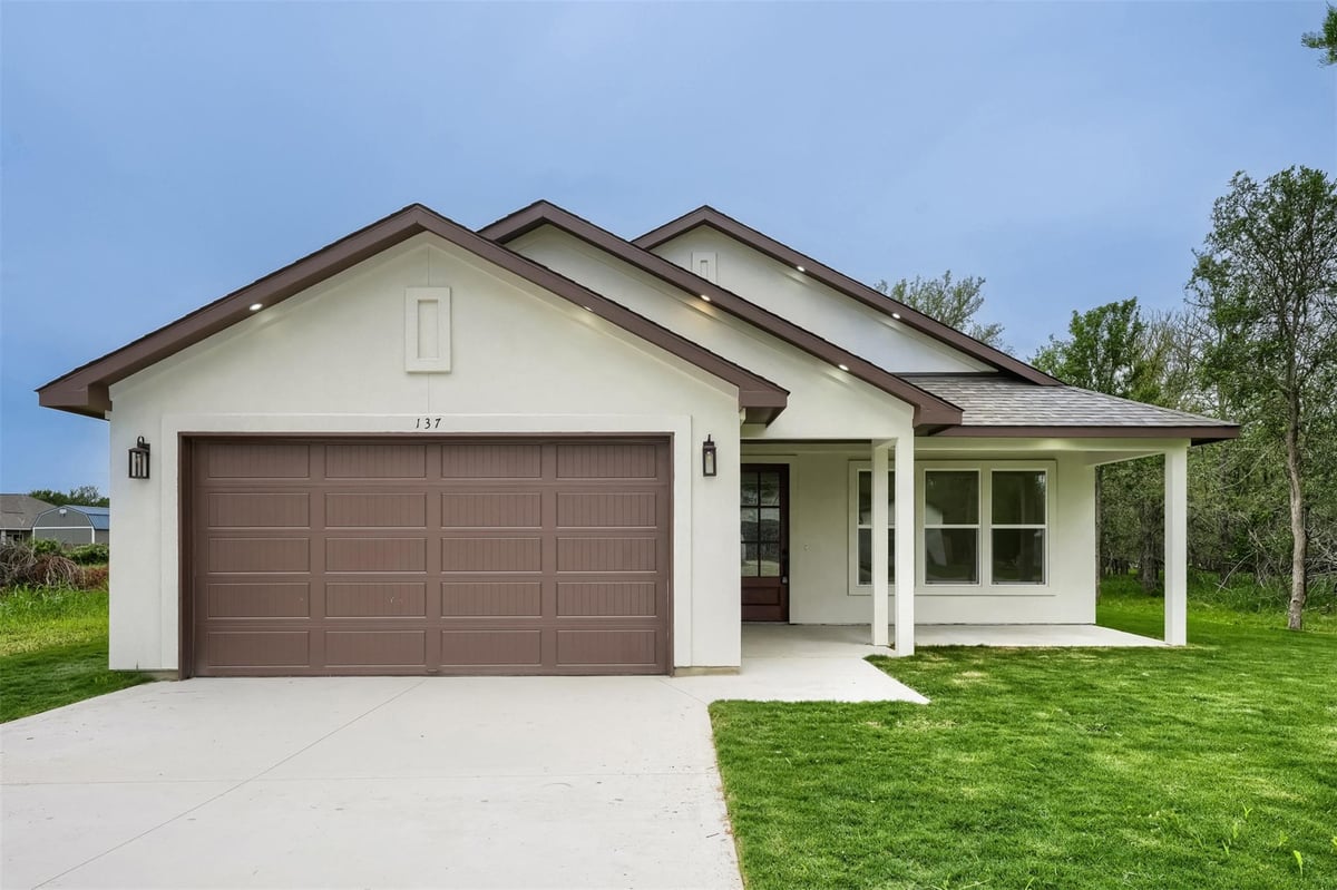 View 137 E Pauwela LN in Tahitian Village, 137 E Pauwela LN - front exterior - Luxury home in Tahitian Village,, Bastrop, TX