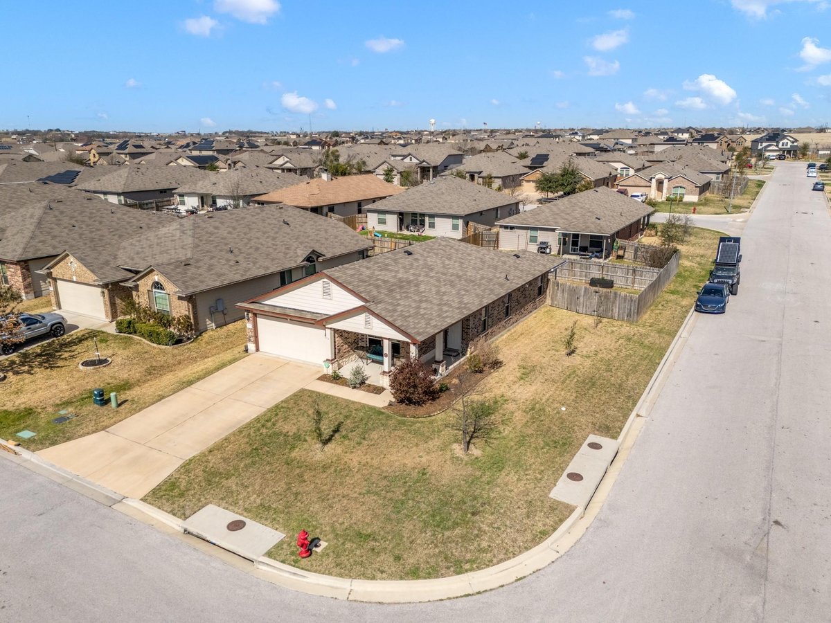 View 137 Hematite LN in Sonterra West Ph 4 Sec 7 137 Hematite LN - front exterior - Luxury home in Sonterra West Ph 4 Sec 7, Jarrell, TX