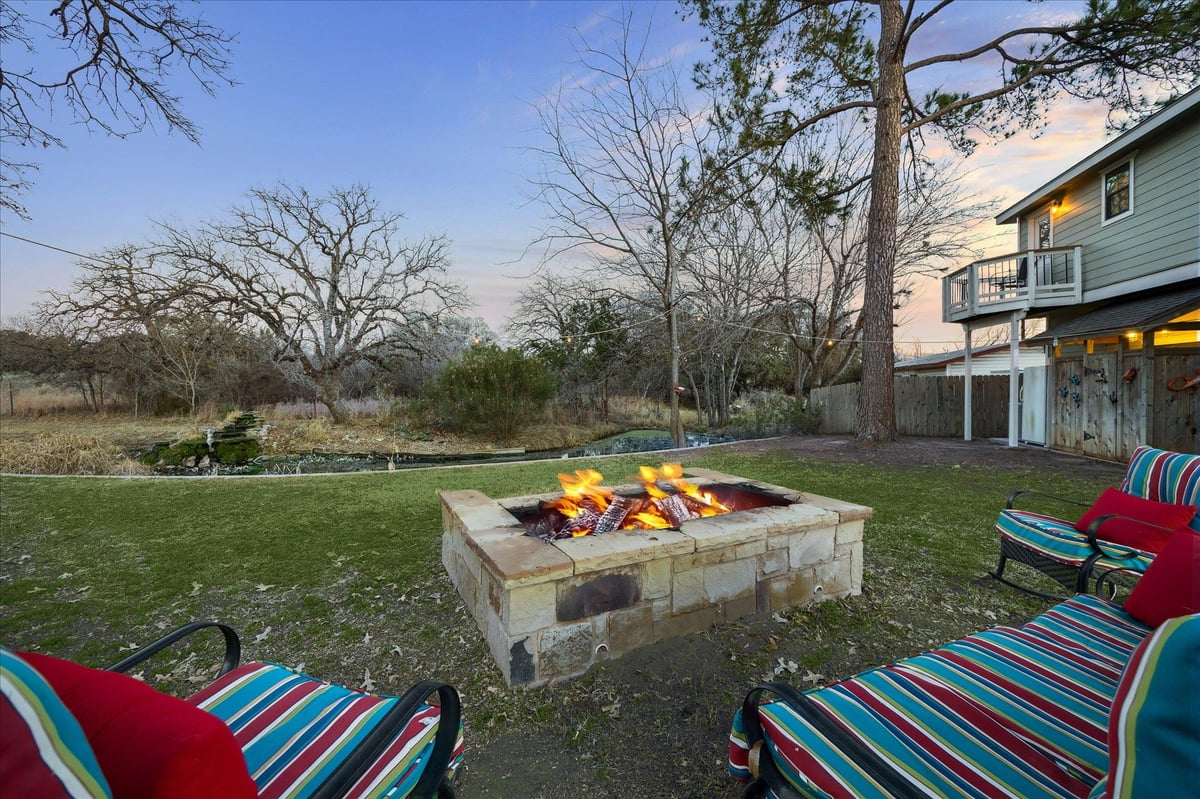 Living area at 137 Hill Dr - 2 bed 3 bath home