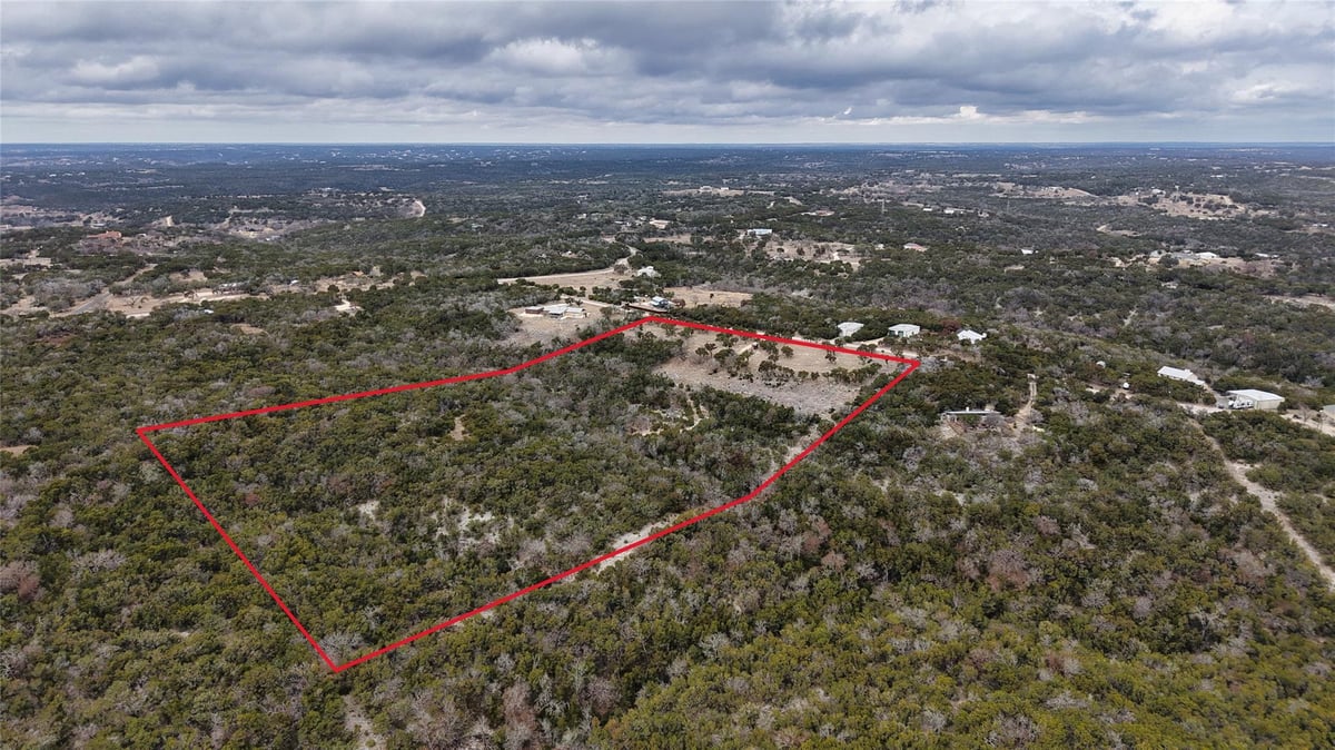 View 137 Honeycomb Ln in Jack Hall 137 Honeycomb Ln - front exterior - Luxury lot in Jack Hall, Kerrville, TX