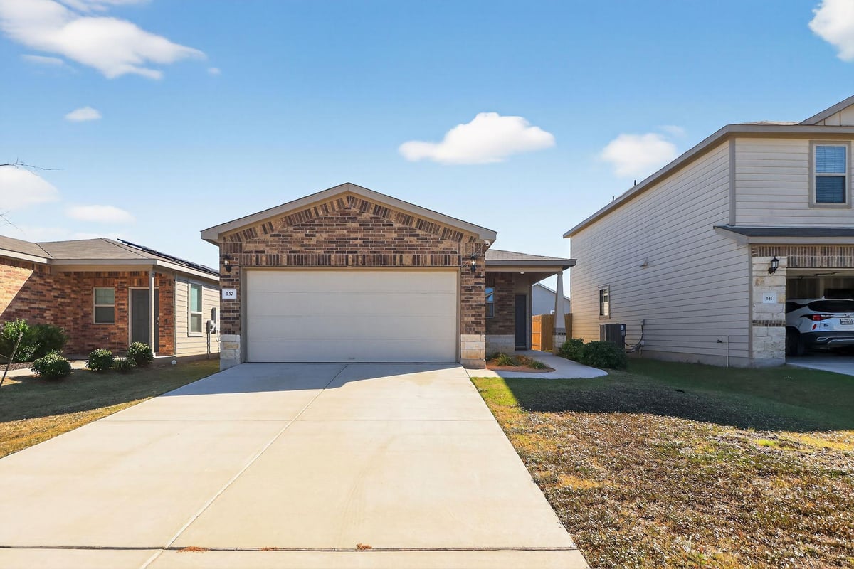 View 137 Miracle Dr in Bailey Park Ph 2 137 Miracle Dr - front exterior - Luxury home in Bailey Park Ph 2, Jarrell, TX