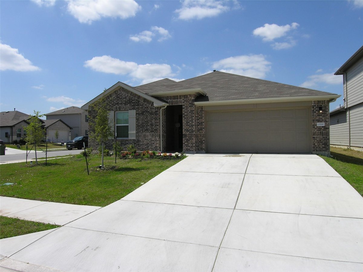 View 13700 Dismuke Dr in Manor Heights Ph 3 13700 Dismuke Dr - front exterior - Luxury home in Manor Heights Ph 3, Manor, TX