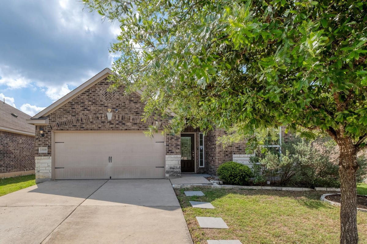 13709 Nelson Houser St - front exterior - Luxury home in Presidential Glen Ph 4a, Manor, TX