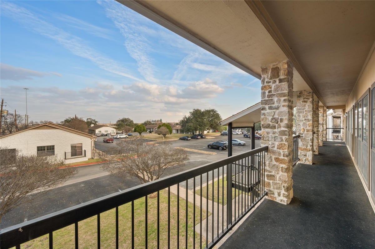 View 13740 N Highway 183 Dr Unit #J5 in The Hills 13740 N Highway 183 Dr Unit #J5 - front exterior - Luxury home in The Hills, Austin, TX
