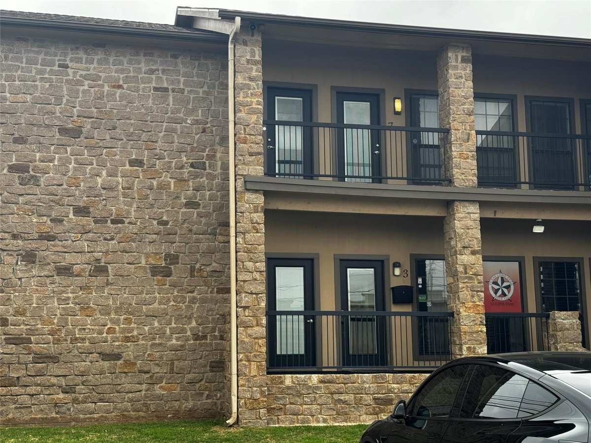 13740 N Highway 183 Hwy Unit #8H - front exterior - Luxury home in The Hills, Austin, TX