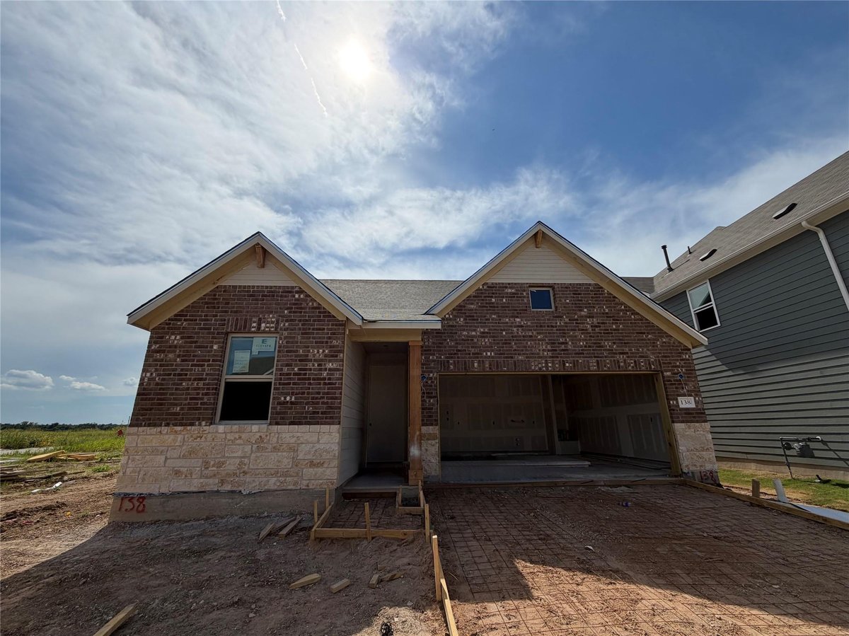 View 138 Arlington Park LOOP in Rolling Glen 138 Arlington Park LOOP - front exterior - Luxury home in Rolling Glen, Hutto, TX