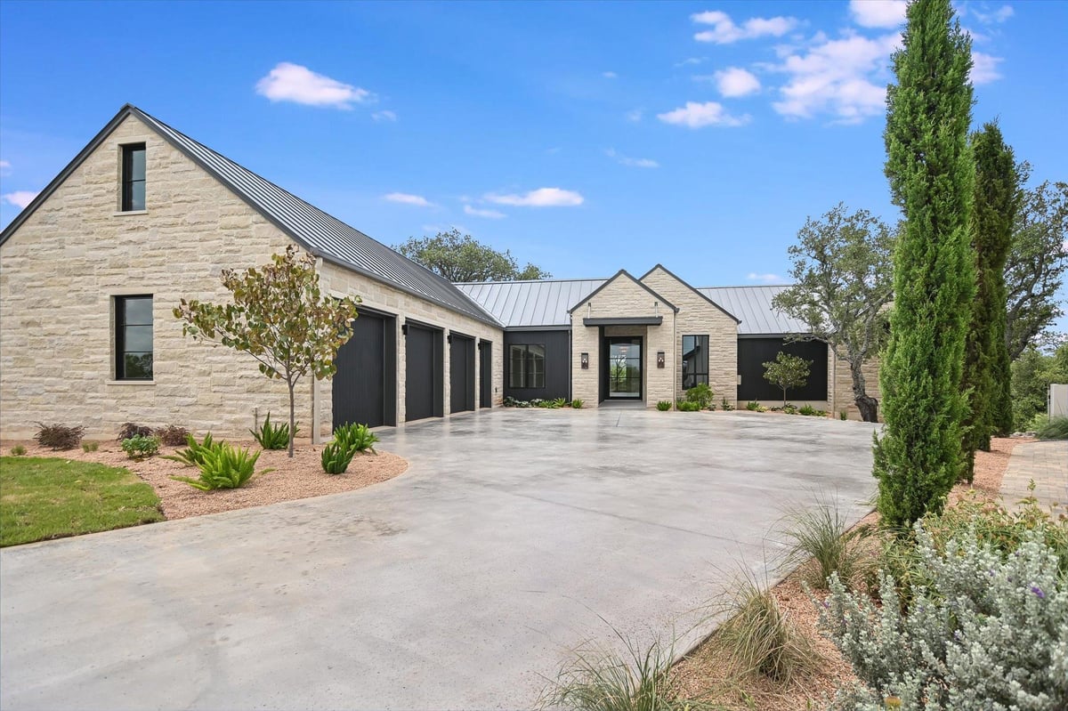 138 Coralberry - front exterior - Luxury home in Summit Rock, Horseshoe Bay, TX