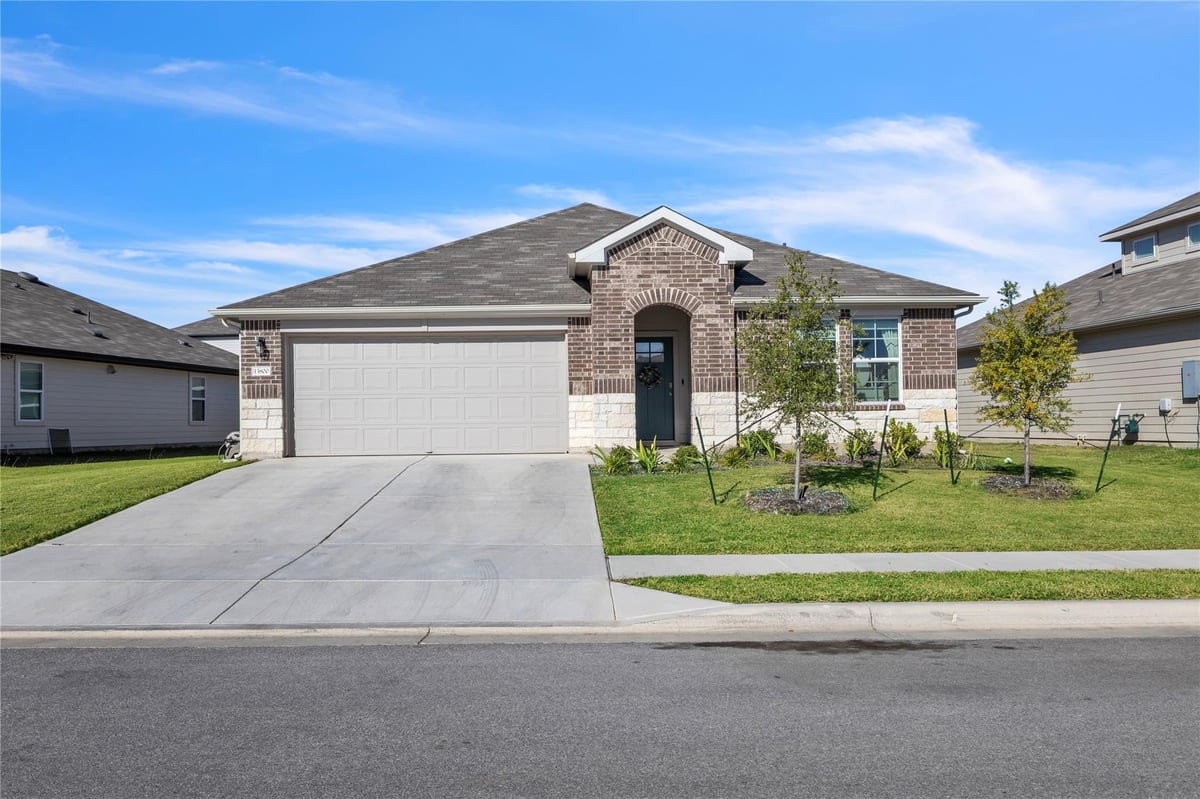 13800 Dismuke Dr - front exterior - Luxury home in Manor Heights Ph 3, Manor, TX