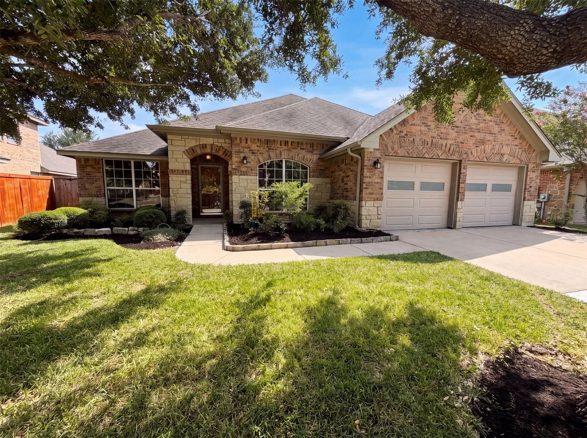 13804 Long Shadow DR - property photo 1 - Luxury home in SHADOWGLEN PHS 1 SEC 8, Manor, TX