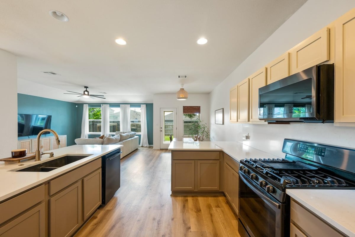 View 1391 Stone Rim LOOP in Stoneridge Sec 2 1391 Stone Rim LOOP - property photo 1 - Luxury home in Stoneridge Sec 2, Buda, TX