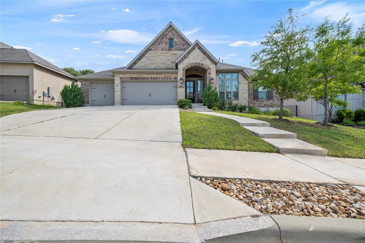 140 Catani LOOP - front exterior - Luxury home in Rancho Sienna Ph 2 Sec 14, Georgetown, TX