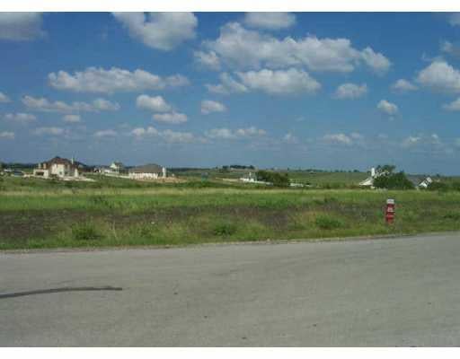 View 140 Comanche CIR 140 Comanche CIR - property photo 1 - Luxury lot in Hutto, TX