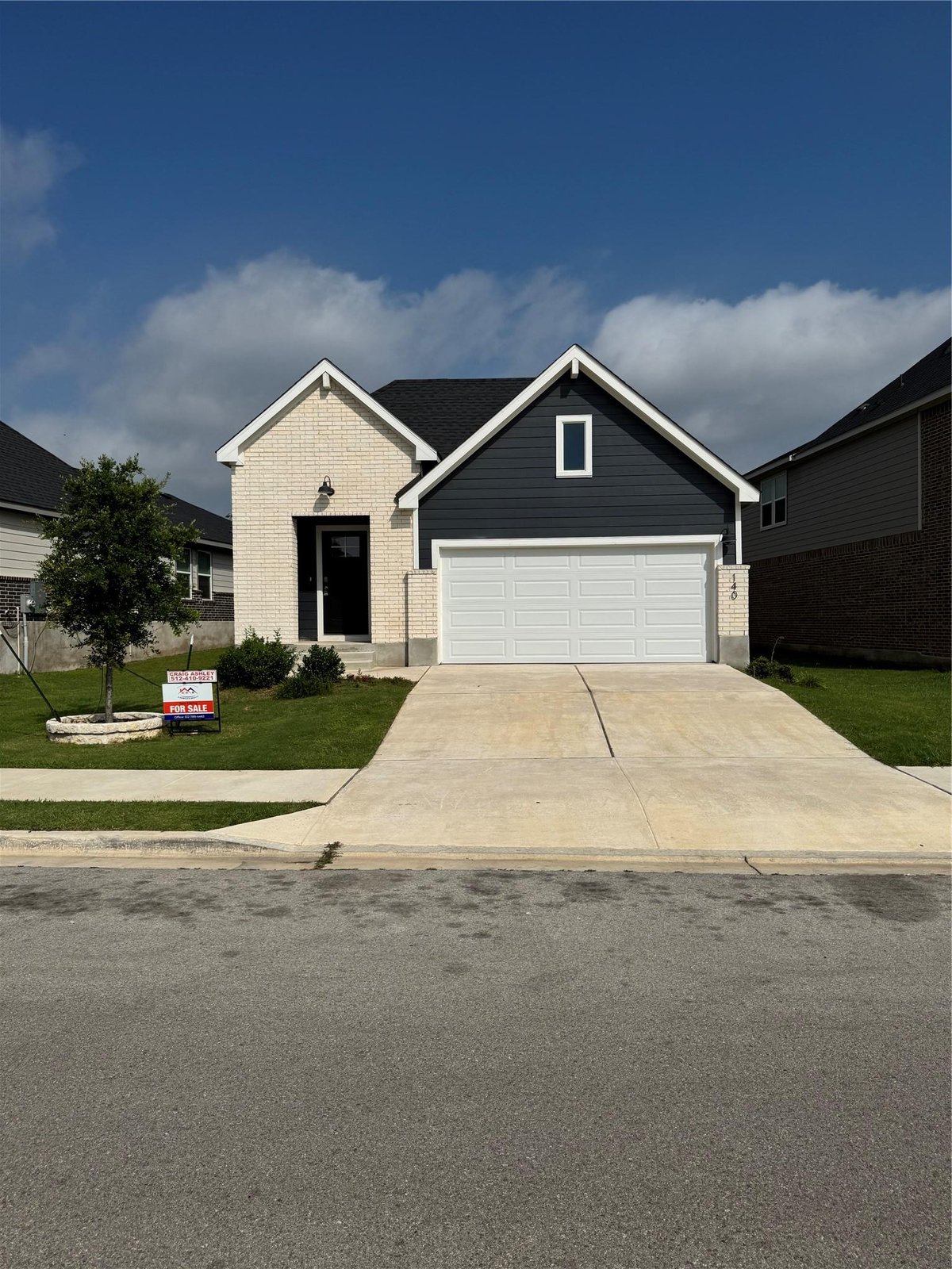 View 140 Grey Slate Ave in Thunder Rock 140 Grey Slate Ave - front exterior - Luxury home in Thunder Rock, Marble Falls, TX