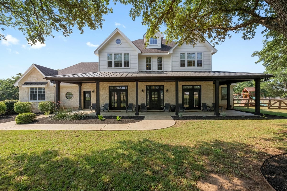 140 Vincas Shadow Ct - front exterior - Luxury home in Howard Ranch Sec 1, Driftwood, TX