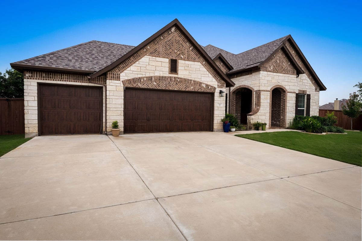 140 Waterloo CV - front exterior - Luxury home in Oaks/San Gabriel Sec 7, Georgetown, TX