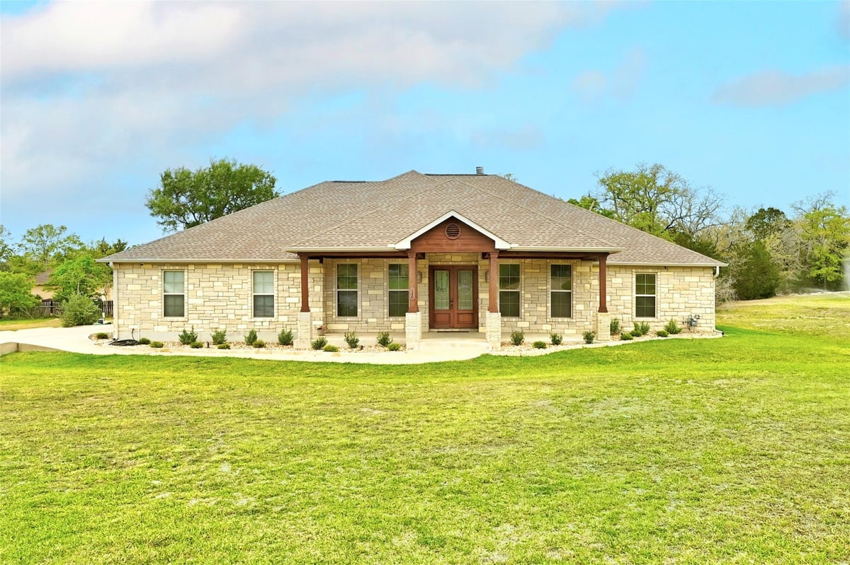Living area at 140 Winchester Rd - 4 bed 3 bath home