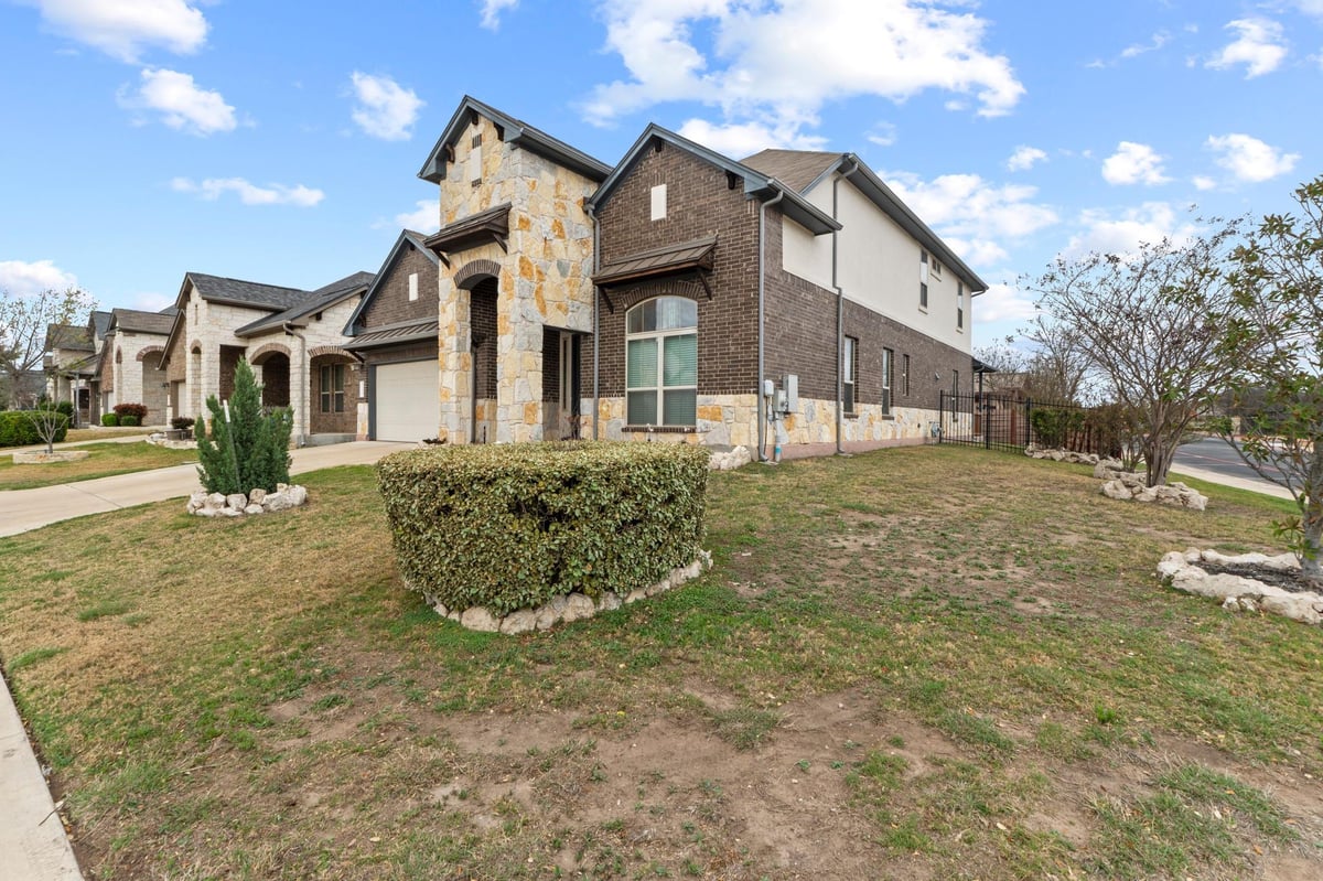 Living area at 1400 Little Elm Trl Unit #1215 - 5 bed 4 bath home