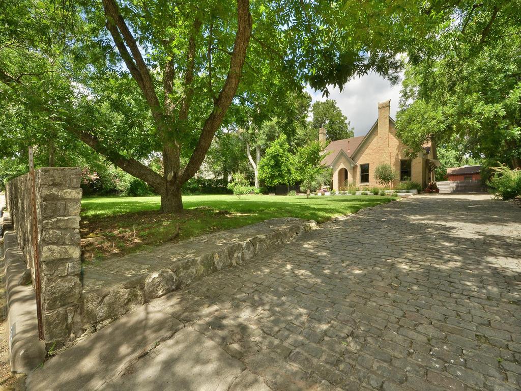 View 1400 Meriden Ln in Tarrytown 1400 Meriden Ln - property photo 1 - Luxury home in Tarrytown, Austin, TX