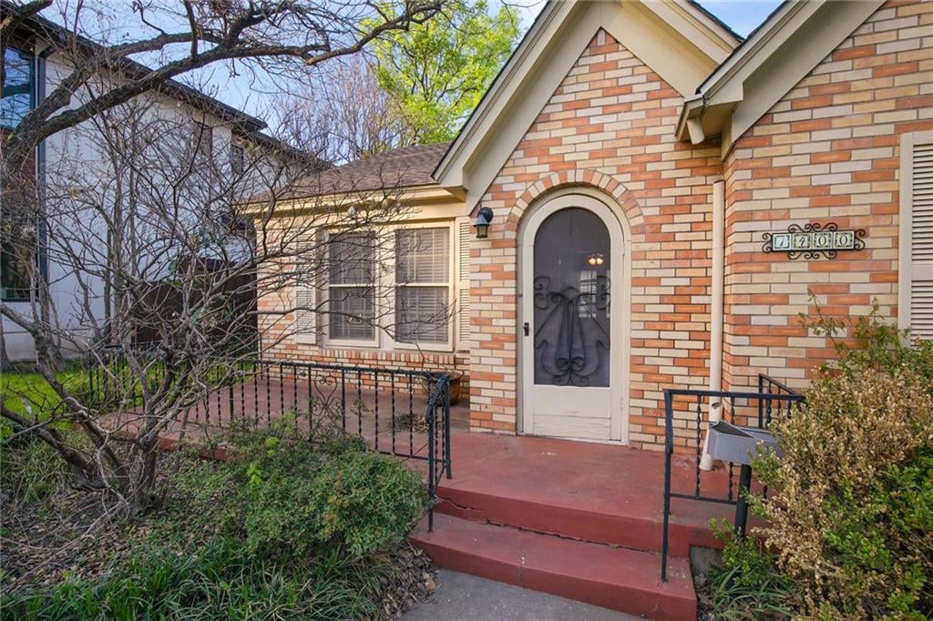 View 1400 Mohle DR in Bryker Woods 1400 Mohle DR - front exterior - Luxury home in Bryker Woods, Austin, TX