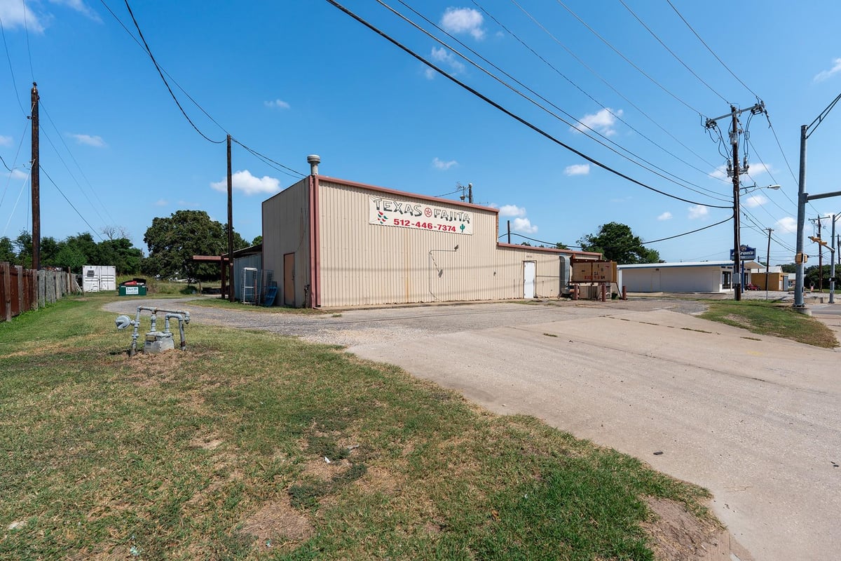 Primary bedroom at 1400 W Cameron Ave - Rockdale, TX