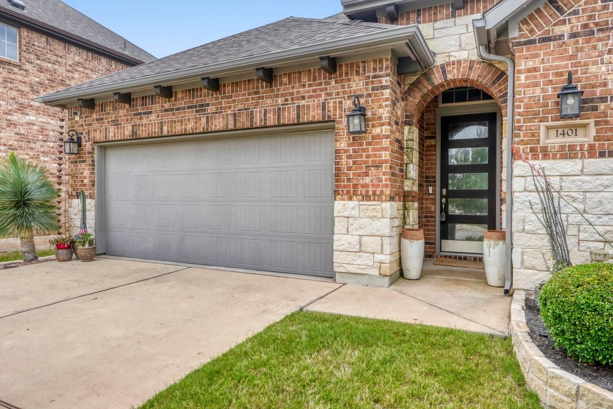 Living area at 1401 Calago Cv - 4 bed 3 bath home