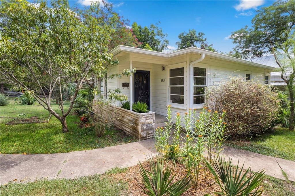 1401 Concordia Ave - front exterior - Luxury home in Upland Add, Austin, TX