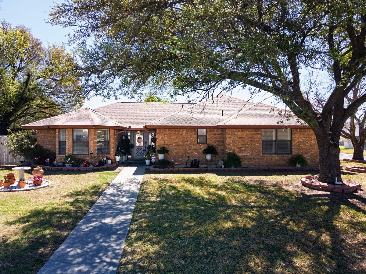 View 1402 Hawk Trl in Turkey Creek 1402 Hawk Trl - front exterior - Luxury home in Turkey Creek, Copperas Cove, TX
