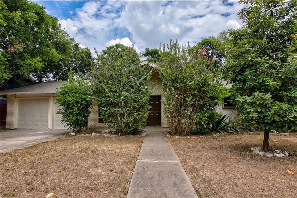 View 1402 Thornridge Rd in Quail Creek West Ph 02 Sec 01 1402 Thornridge Rd - front exterior - Luxury home in Quail Creek West Ph 02 Sec 01, Austin, TX