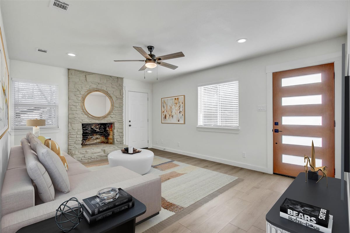 View 1402 Valleyridge CIR Unit #B in Southridge Sec 05 1402 Valleyridge CIR Unit #B - property photo 1 - Luxury home in Southridge Sec 05, Austin, TX