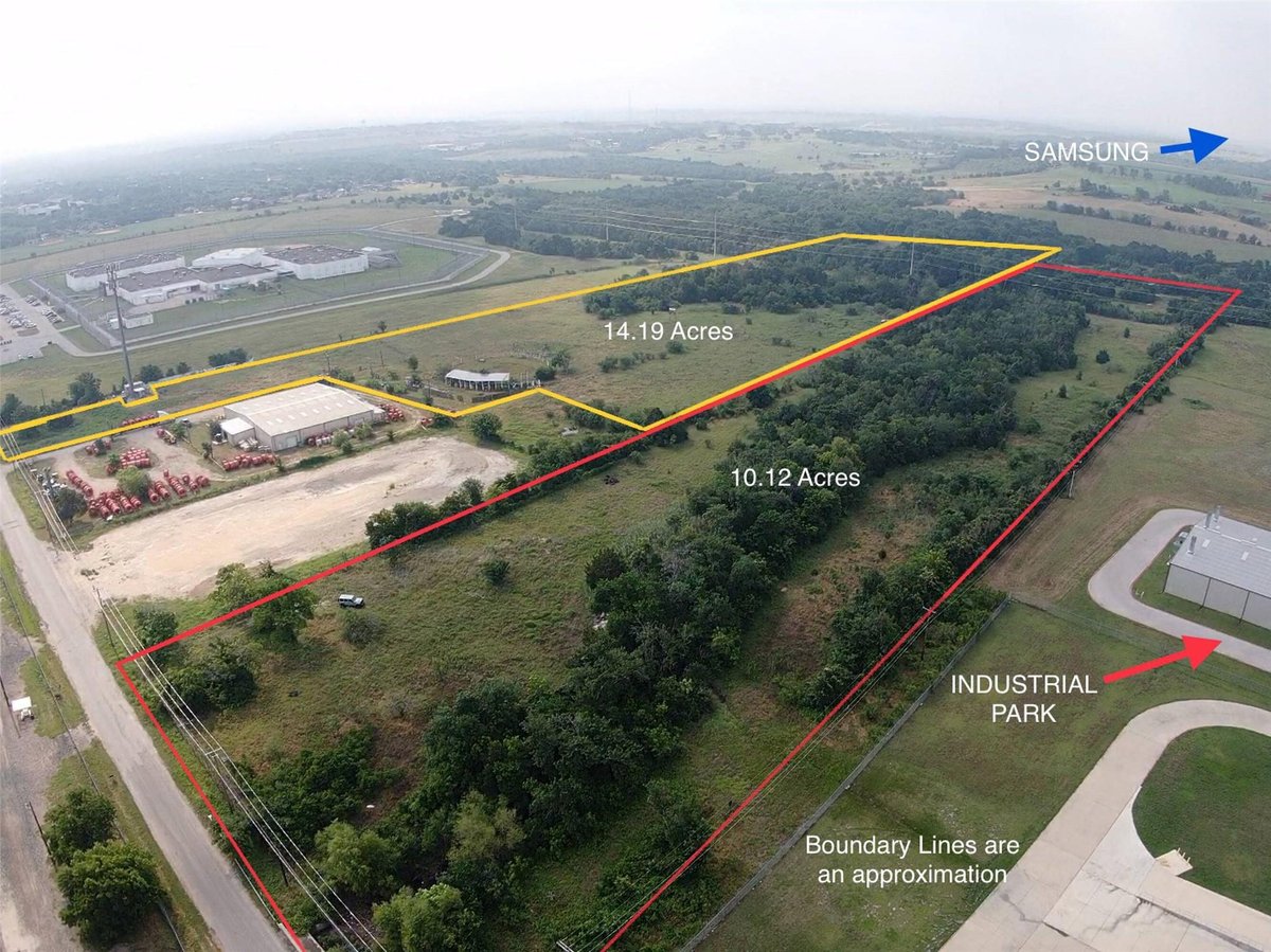 1402 Welch ST - front exterior - Luxury home in J.C. Eaves Survey, Taylor, TX
