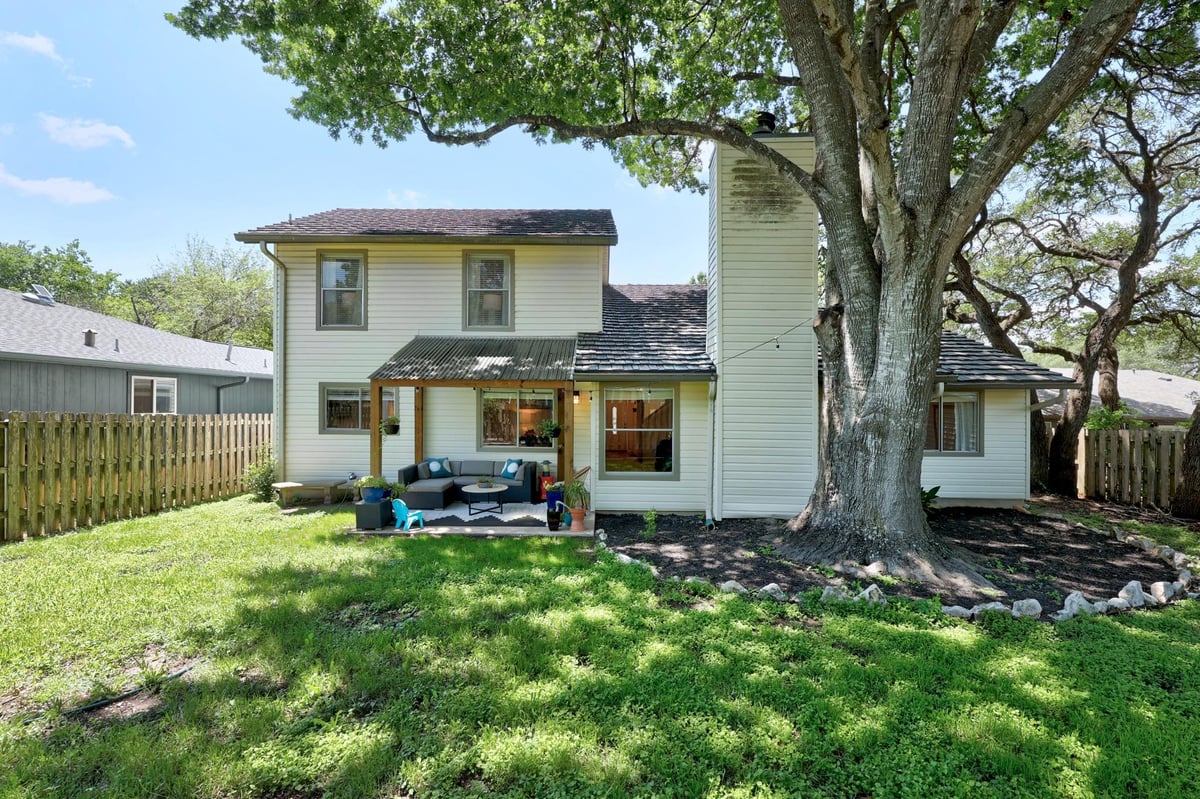 Living area at 1404 O K Corral - 4 bed 2 bath home