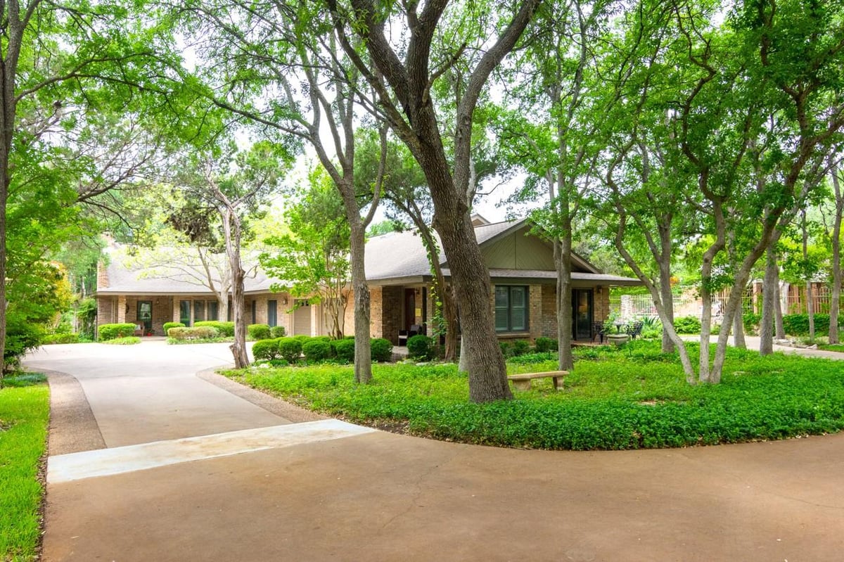 View 1404 Pearl Cv in Oak Spgs Rep Of 1404 Pearl Cv - front exterior - Luxury home in Oak Spgs Rep Of, Round Rock, TX