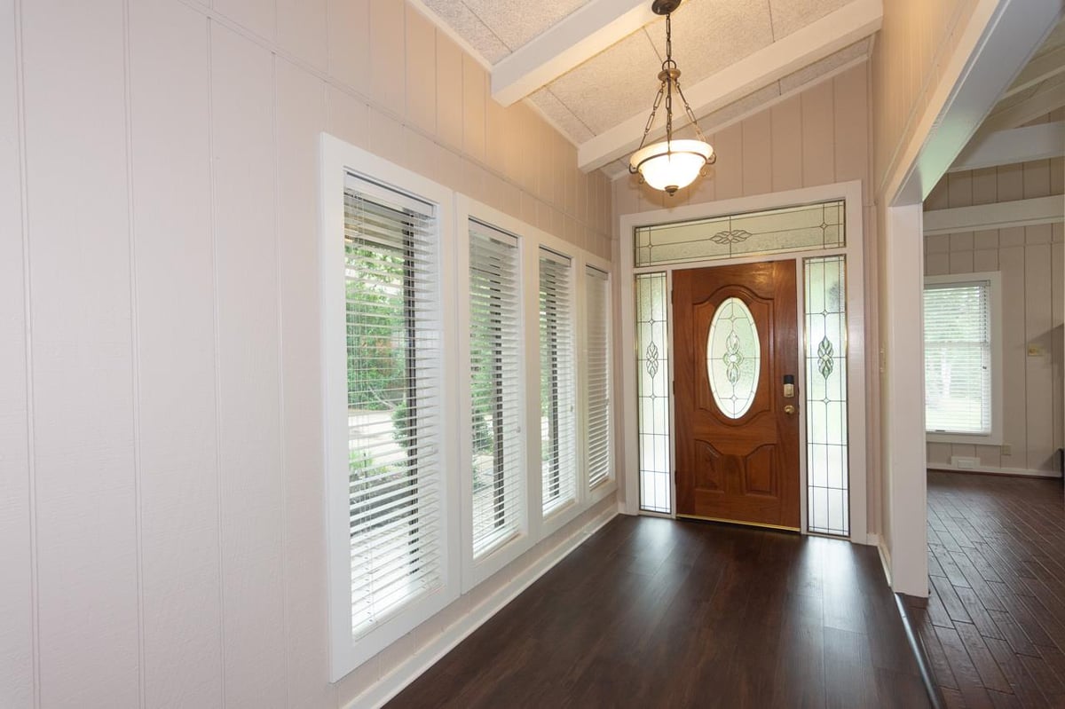 Living area at 1404 Pearl Cv - 6 bed 5 bath home