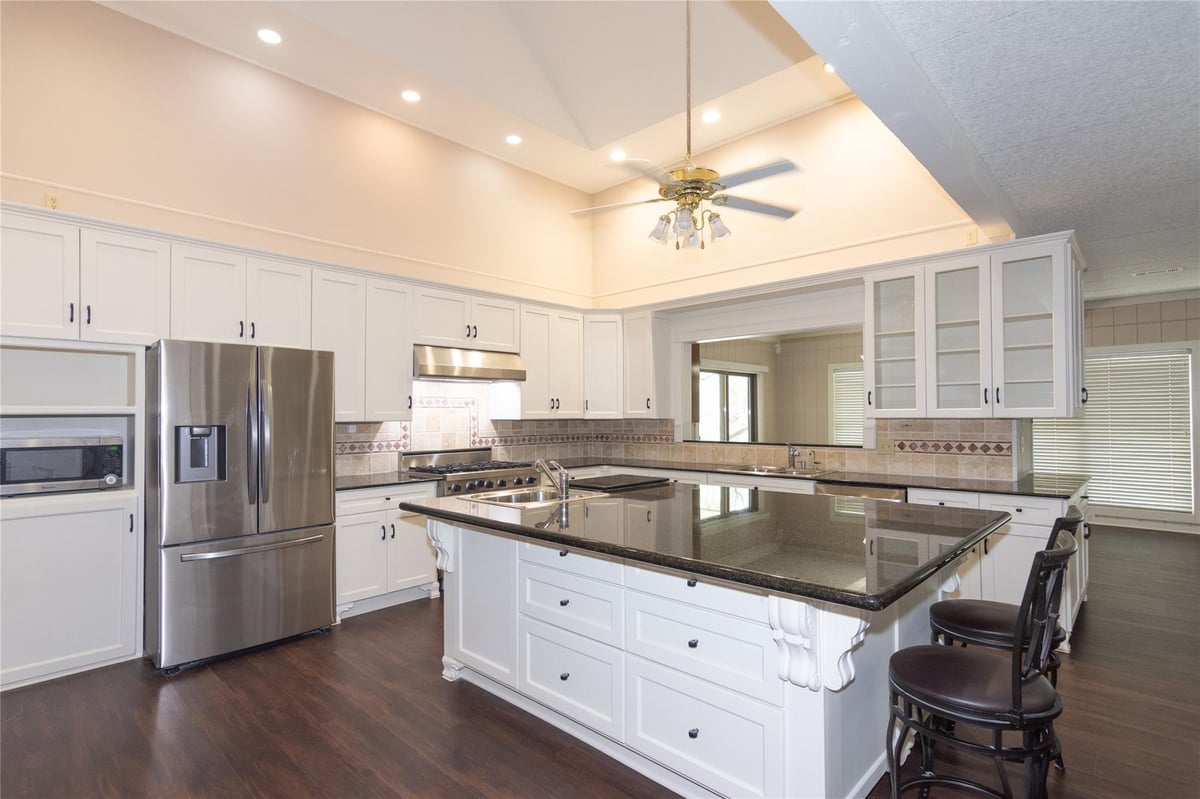 Bathroom at 1404 Pearl Cv - 6 bed 5 bath home