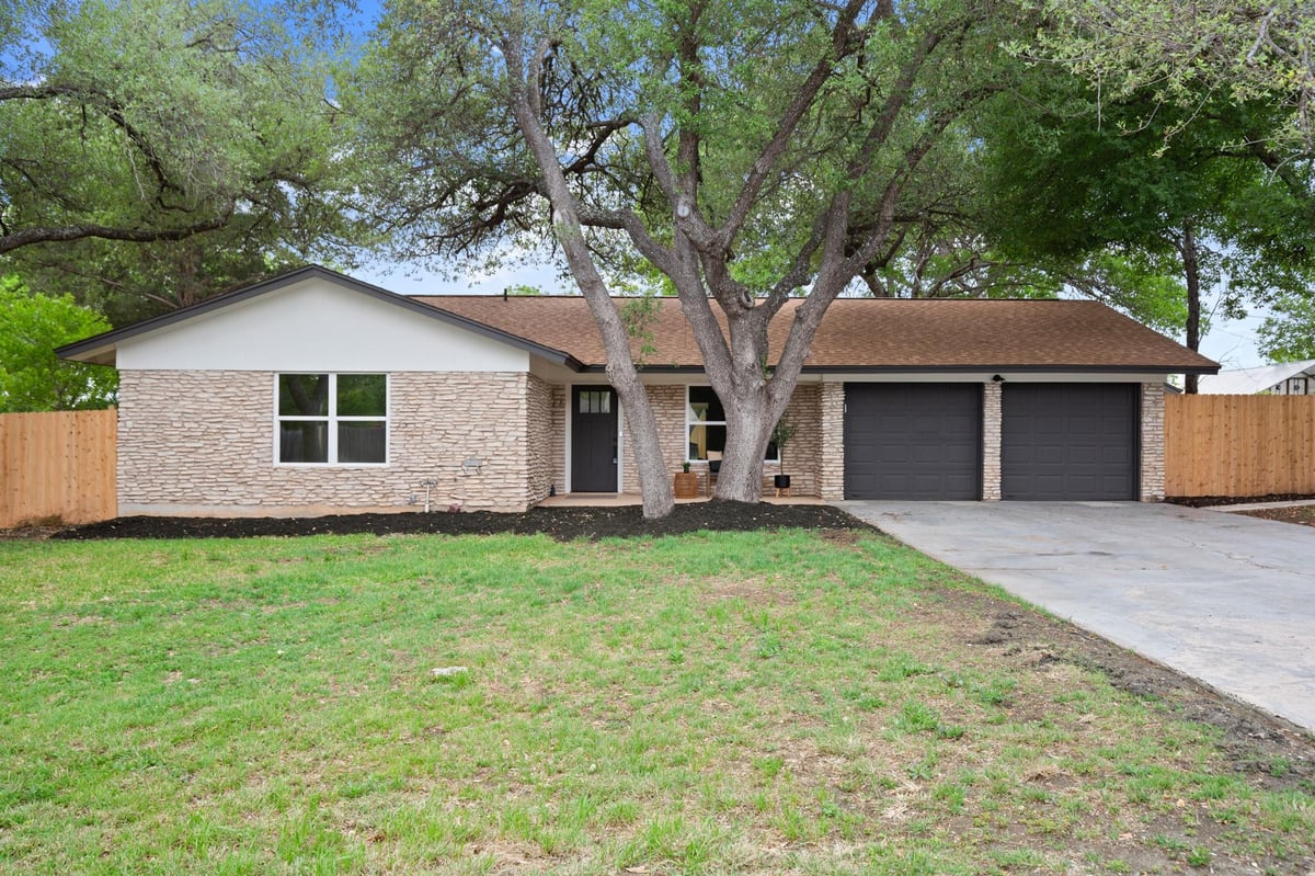 View 1404 Robb Ln in Eggers 1404 Robb Ln - front exterior - Luxury home in Eggers, Round Rock, TX