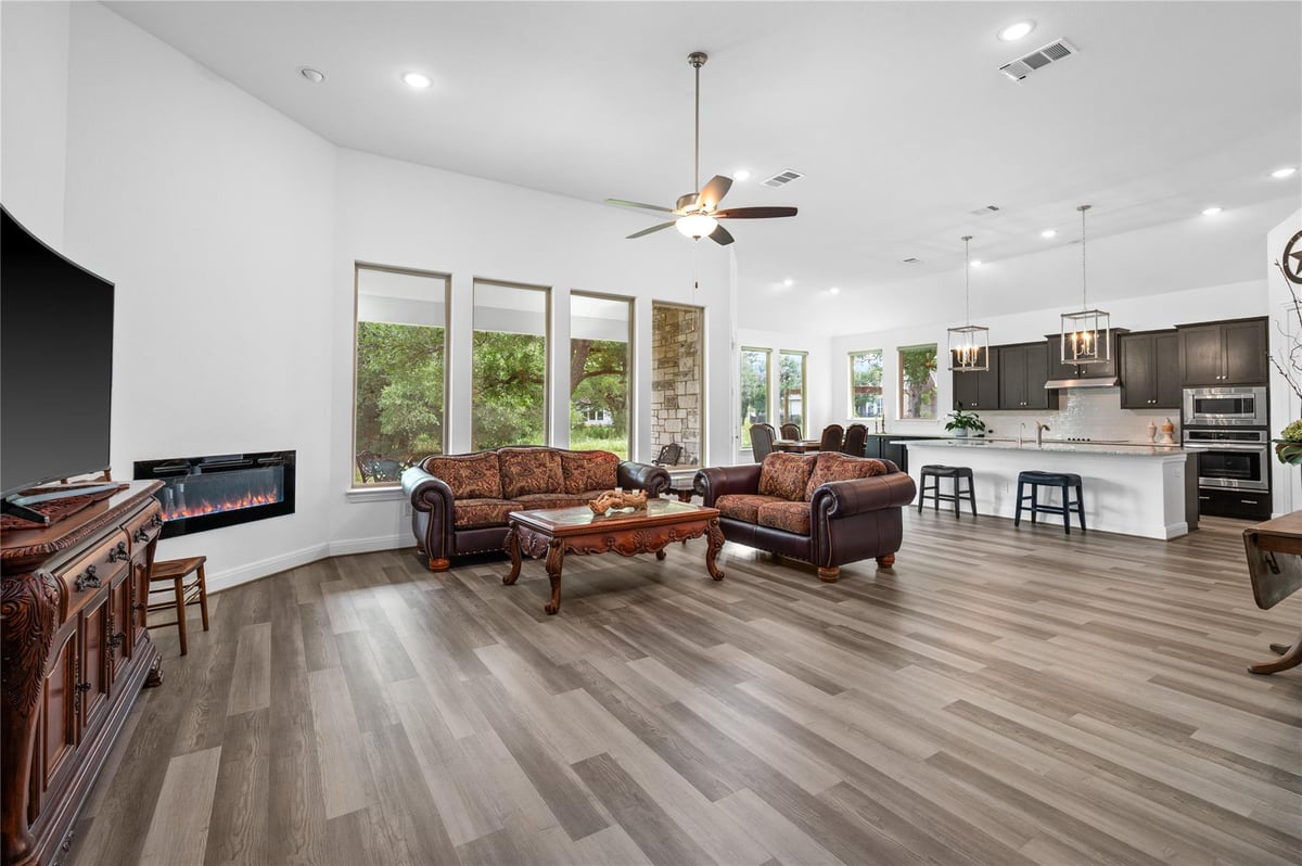 Primary bedroom at 1404 Scenic Oaks Dr - 4 bed 3 bath home