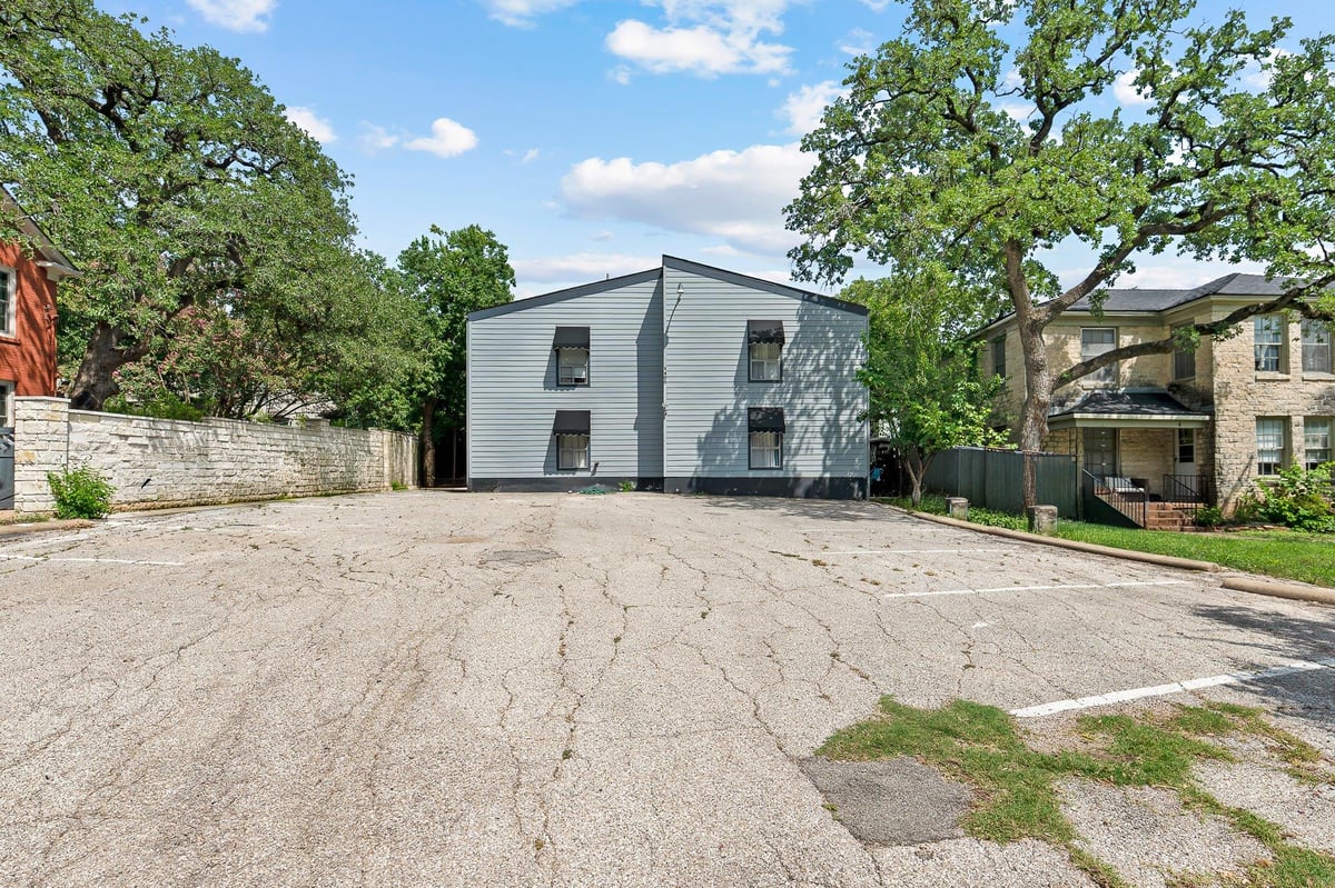 View 1405 Hartford RD Unit #106 in Hartford Place Condo 1405 Hartford RD Unit #106 - front exterior - Luxury home in Hartford Place Condo, Austin, TX