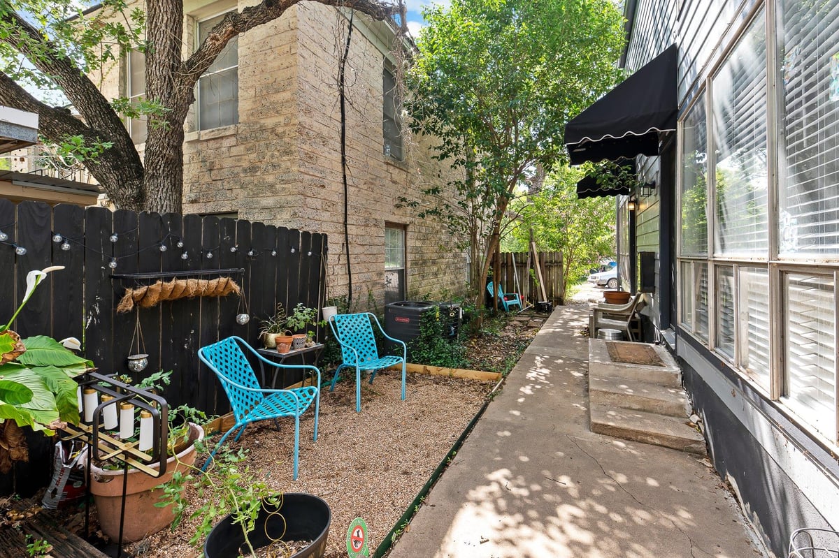 View 1405 Hartford RD Unit #106 in Hartford Place Condo 1405 Hartford RD Unit #106 - front exterior - Luxury home in Hartford Place Condo, Austin, TX