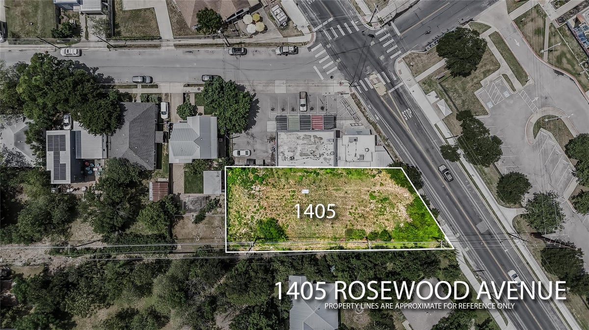 Living area at 1405 Rosewood Ave - Rectors, Austin, TX