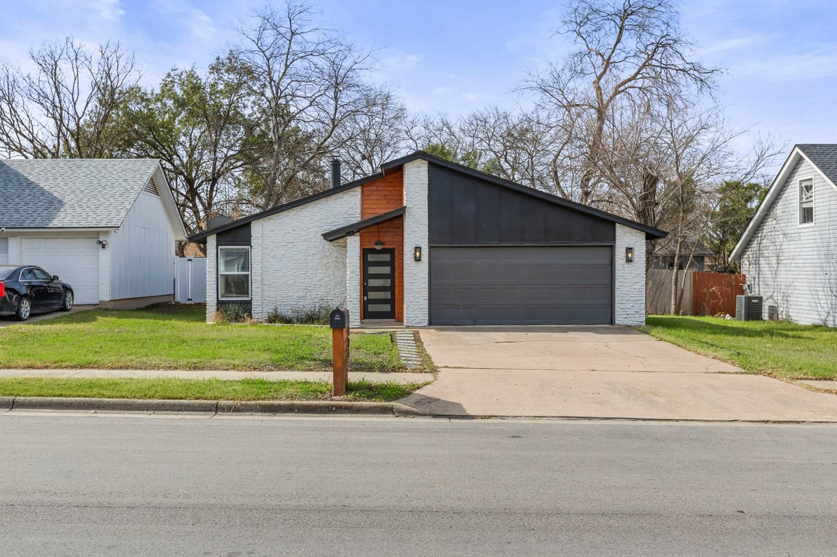 View 1405 Sahara Ave in Southwest Park Sec 02 Amd 1405 Sahara Ave - property photo 1 - Luxury home in Southwest Park Sec 02 Amd, Austin, TX