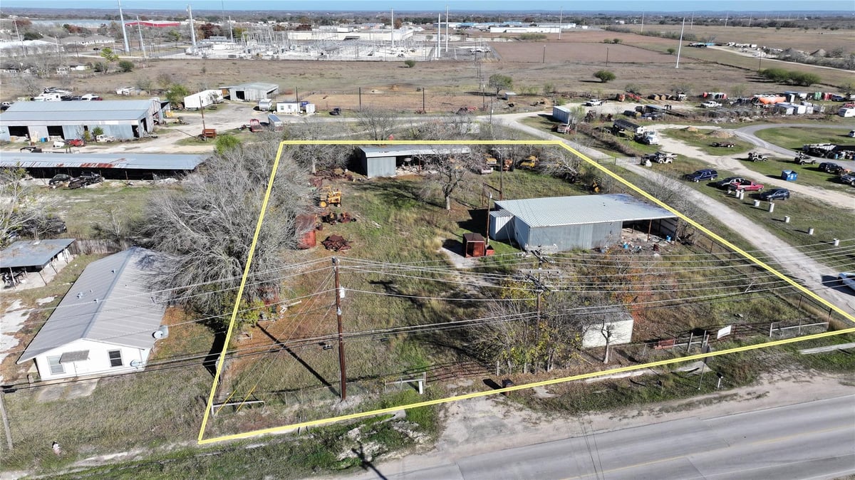 Living area at 1406 S Commerce St - George, James, Tract 25, Lockhart, TX